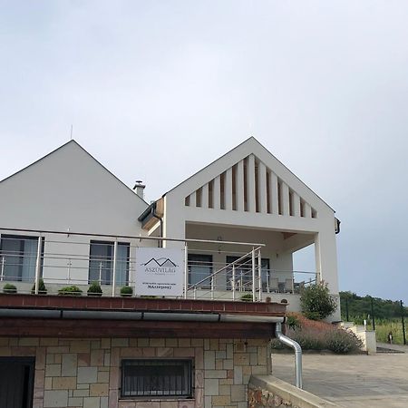 Aszuvilag Rezidencia With Sauna & Jacuzzi Legyesbenye Exteriör bild