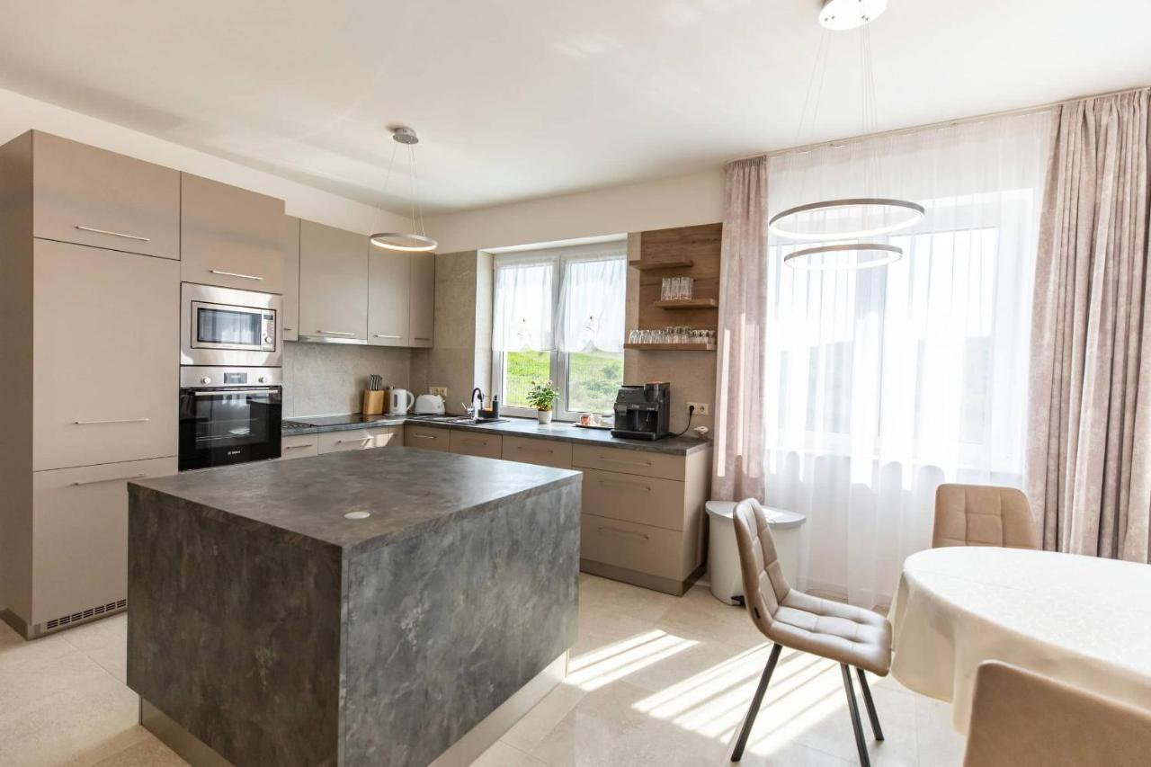 Aszuvilag Rezidencia With Sauna & Jacuzzi Legyesbenye Exteriör bild