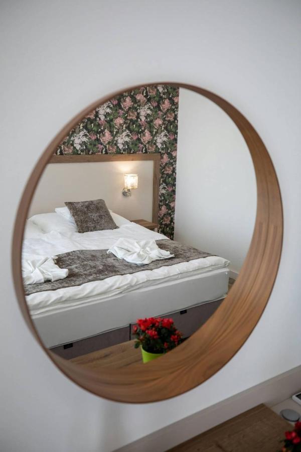 Aszuvilag Rezidencia With Sauna & Jacuzzi Legyesbenye Exteriör bild