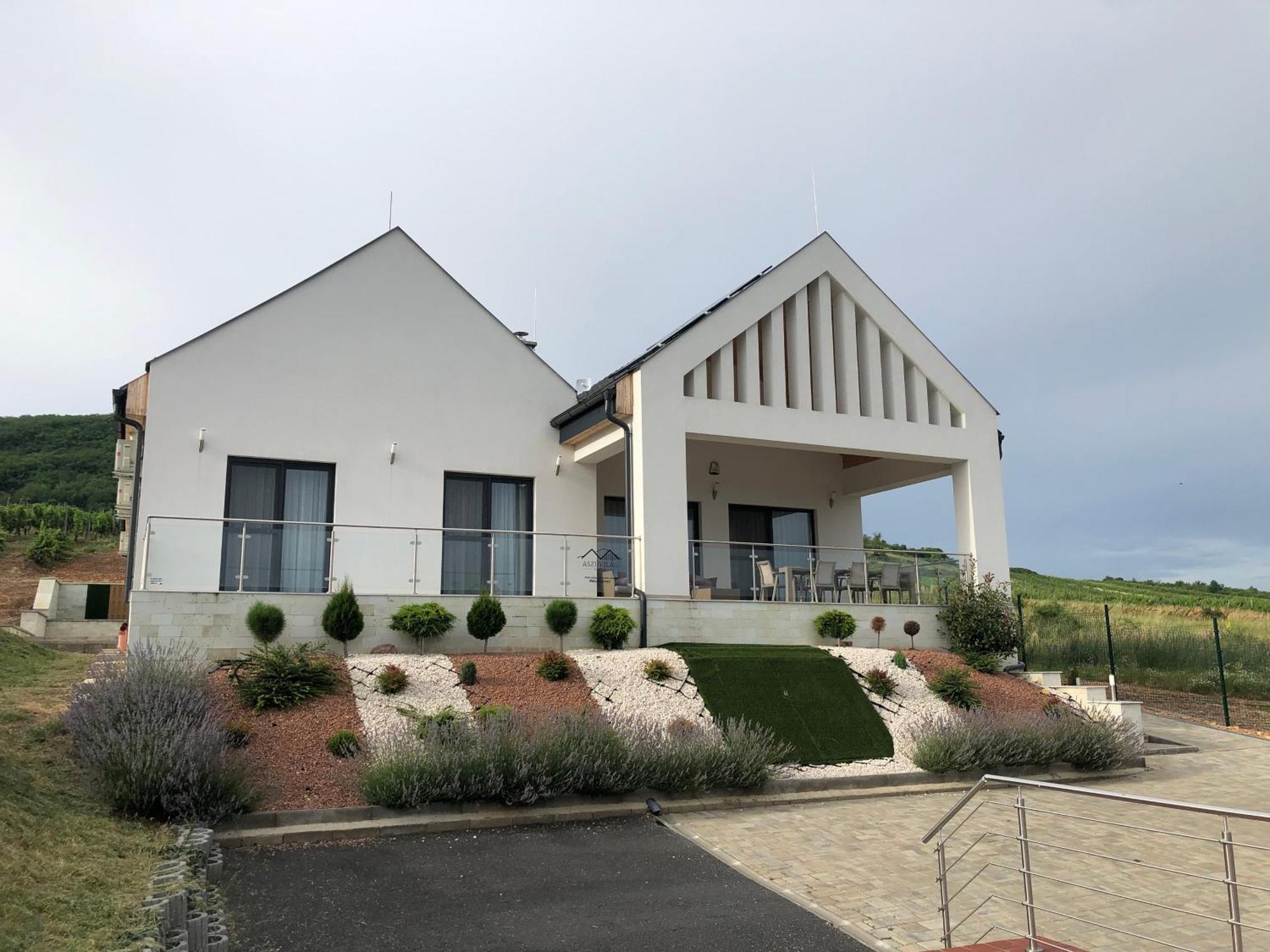 Aszuvilag Rezidencia With Sauna & Jacuzzi Legyesbenye Exteriör bild